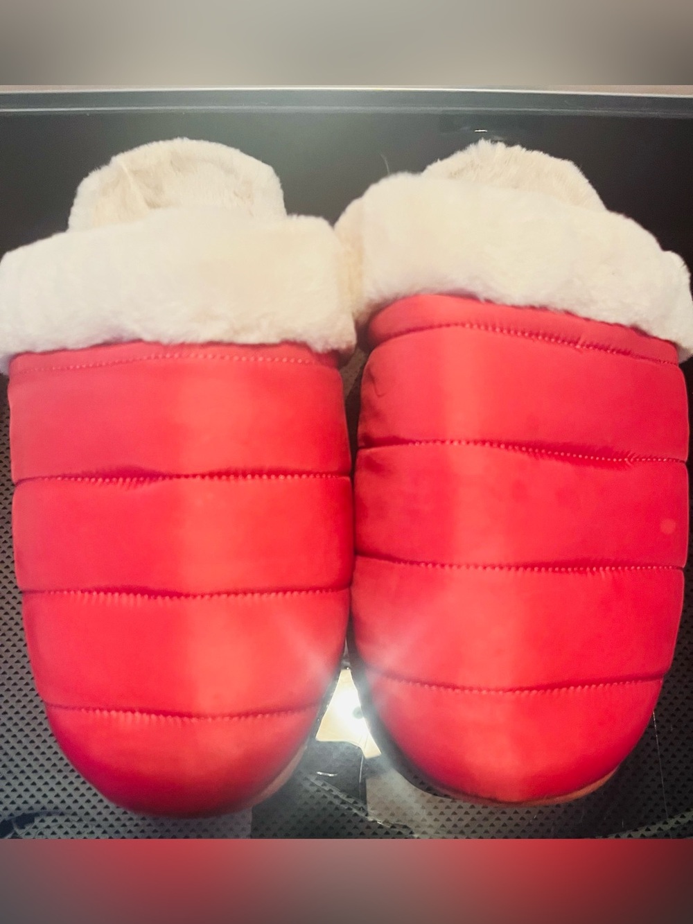Vionic Red Quilted Faux-Fur Lined Slippers- Size 7.5